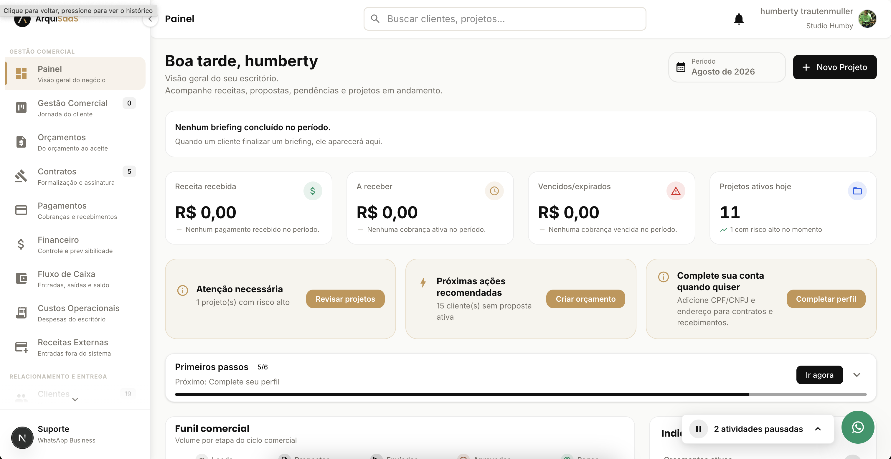 Painel do ArquiSaaS: visão geral do escritório, receita, projetos ativos e próximos passos.