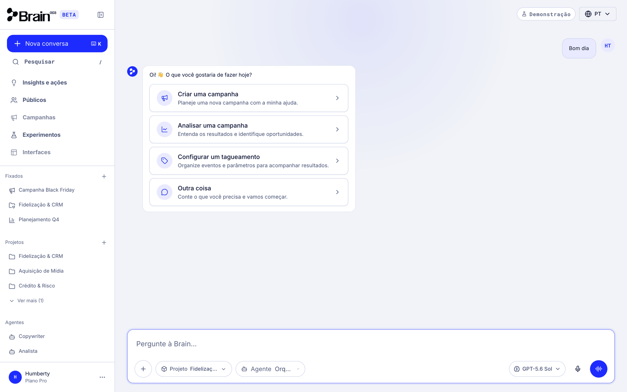 Home da Brain 003 com a mensagem Bom dia do usuário e a resposta da Brain com as opções Criar uma campanha, Analisar uma campanha, Configurar um tagueamento e Outra coisa, acima do composer.